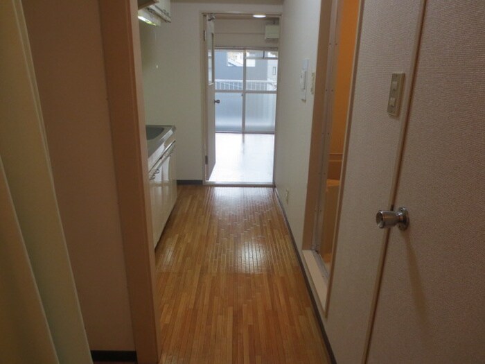 物件内観写真14　(廊下)