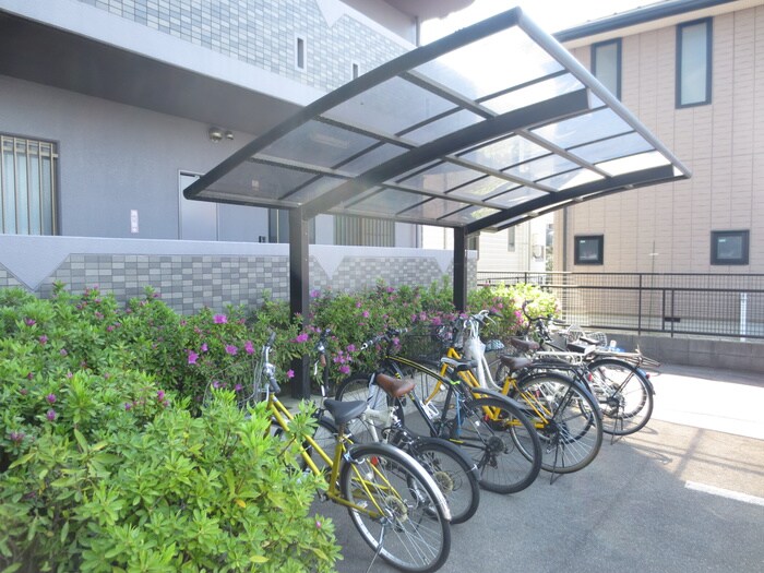 物件外観写真4　(駐輪場)