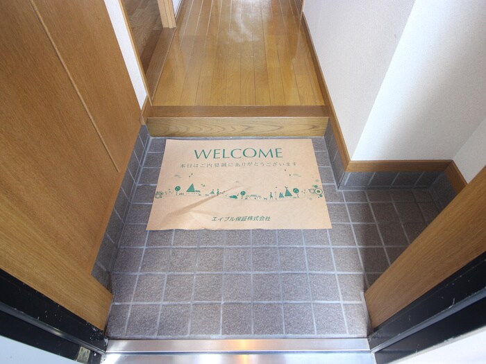 物件内観写真18　(玄関)