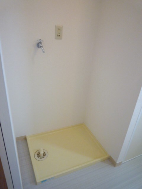 物件内観写真8　(洗濯機置場)