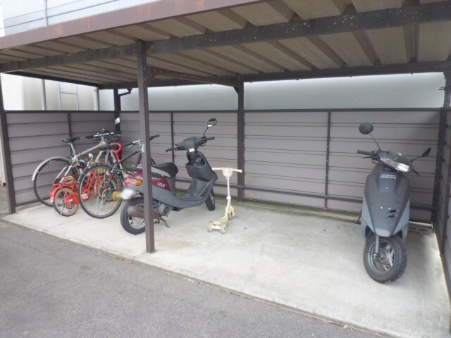 物件外観写真6　(駐輪場)