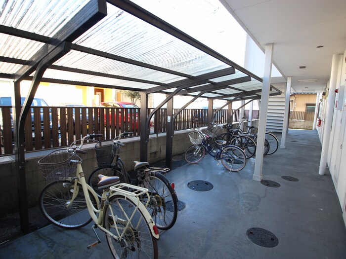 物件外観写真3　(駐輪場)