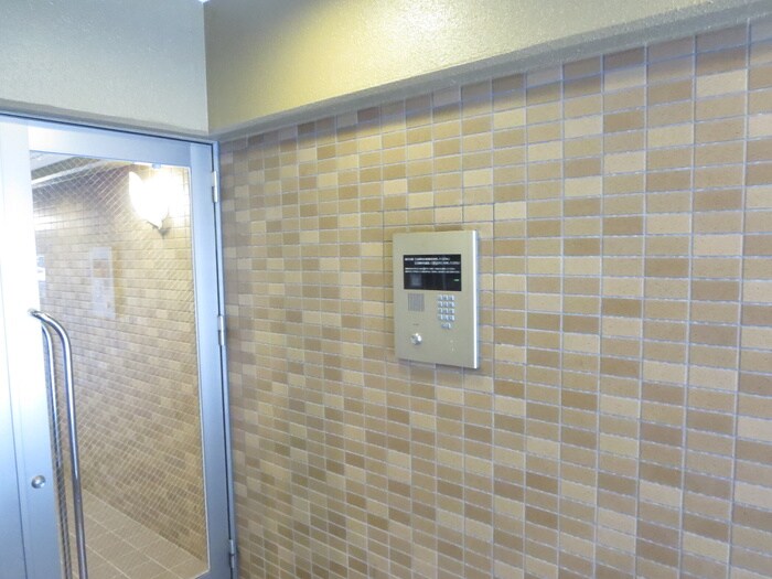 物件外観写真5　(エントランス部分)