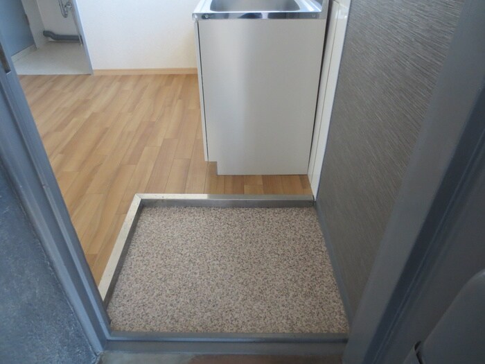 物件内観写真16　(玄関)