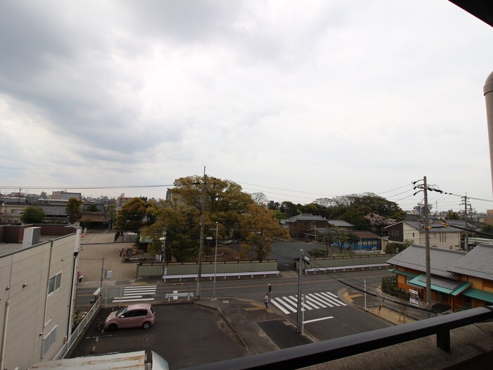 物件内観写真15　(室内からの展望)