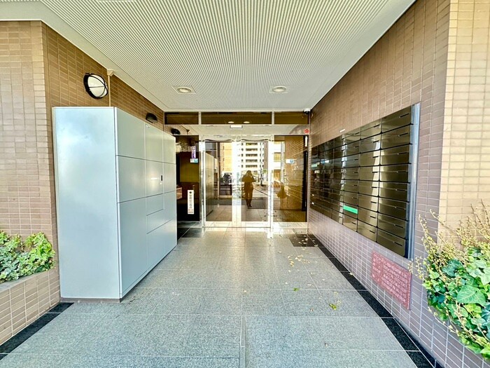 物件外観写真2　(エントランス部分)