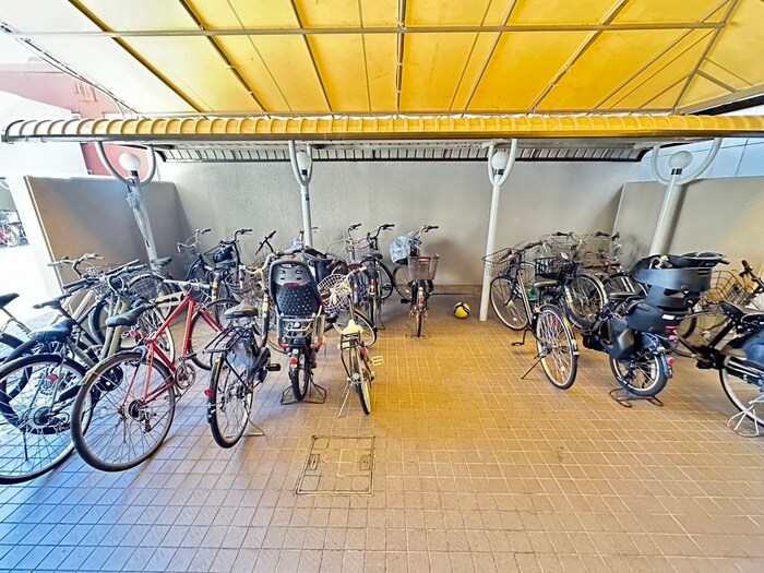 物件外観写真3　(駐輪場)