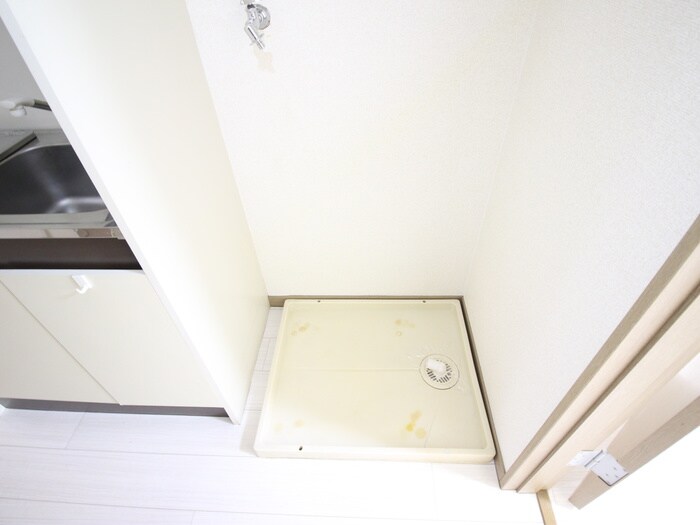 物件内観写真16　(洗濯機置場)