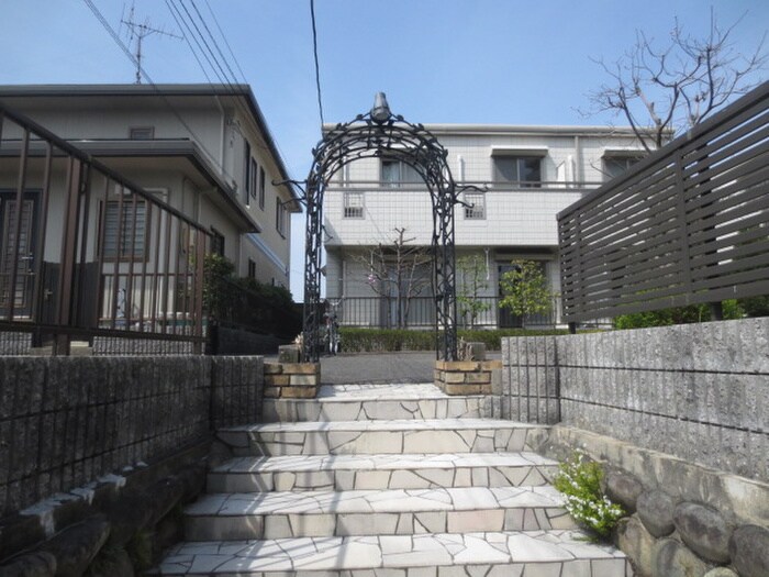 物件外観写真2　(エントランス部分)