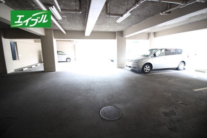 物件外観写真2　(駐車場)