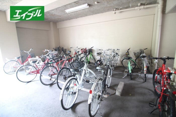 物件外観写真3　(駐輪場)