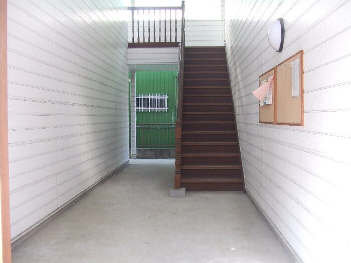 物件外観写真4　(エントランス部分)