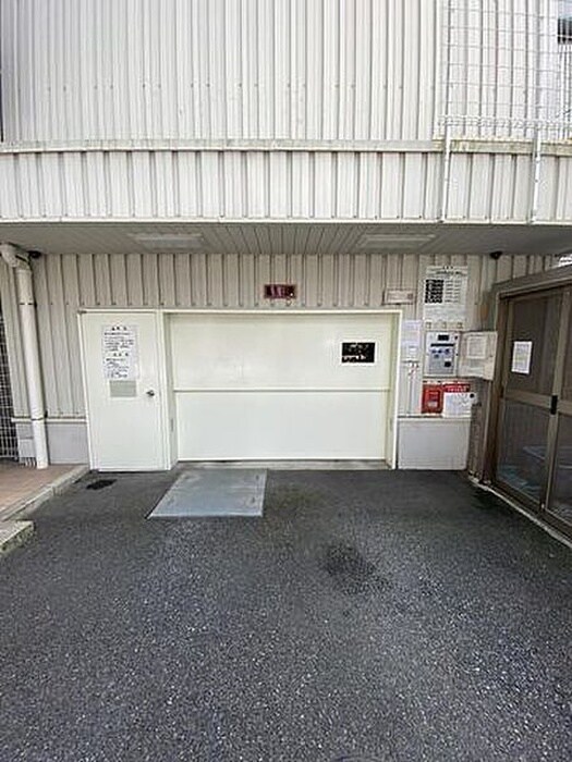 物件外観写真6　(駐車場)