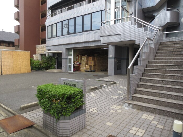 物件外観写真3　(駐車場)