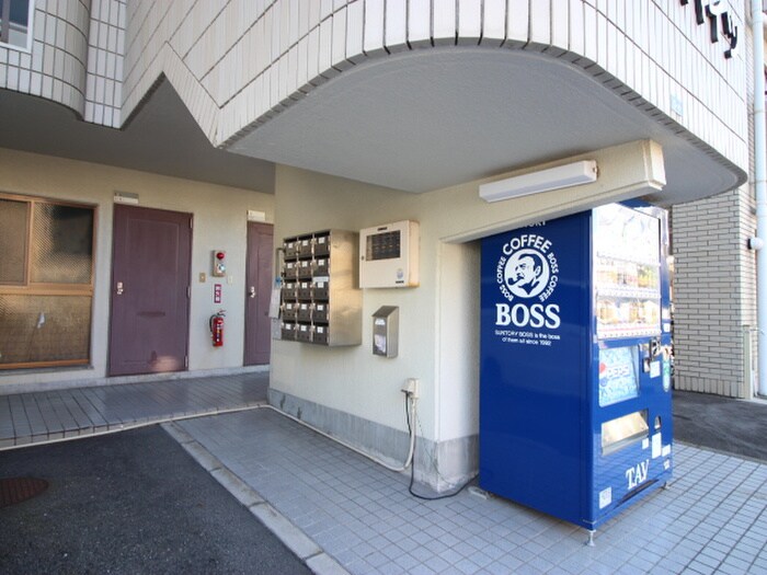 物件外観写真2　(エントランス部分)