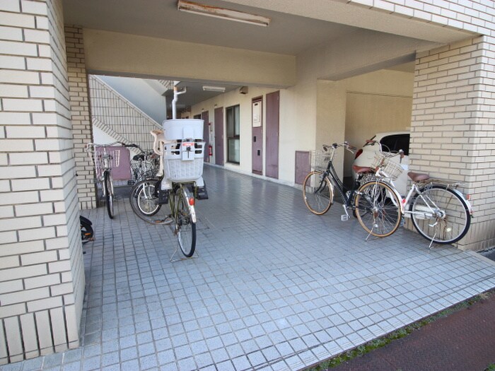物件外観写真3　(駐輪場)