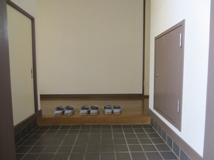 物件内観写真14　(玄関)