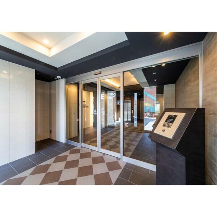 物件外観写真2　(エントランス部分)