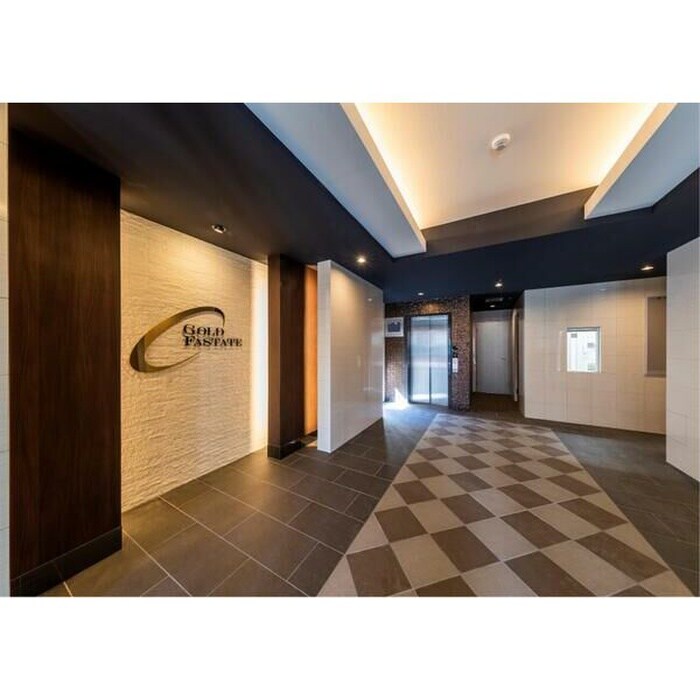 物件外観写真4　(エントランス部分)