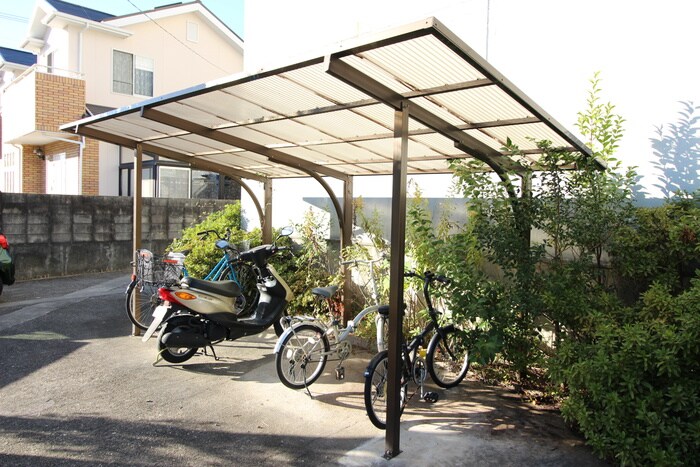 物件外観写真3　(駐輪場)