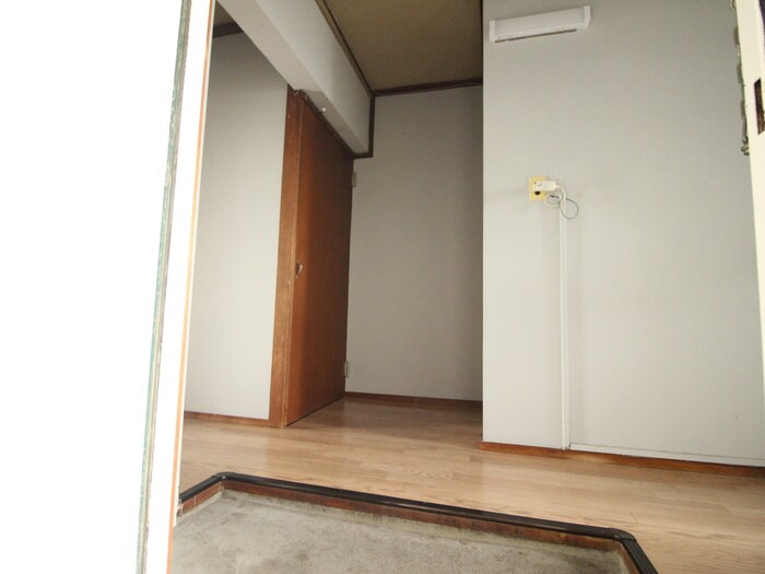 物件内観写真12　(玄関)