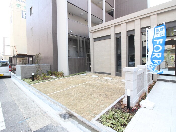 物件外観写真3　(駐車場)