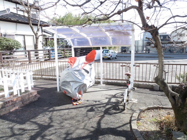 物件外観写真2　(駐輪場)