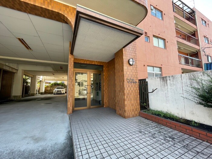 物件外観写真2　(エントランス部分)