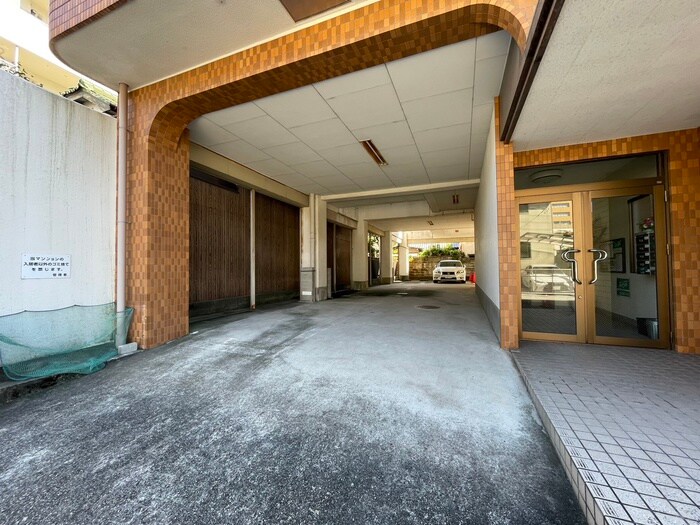 物件外観写真4　(駐車場)