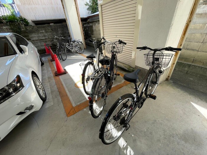 物件外観写真5　(駐輪場)