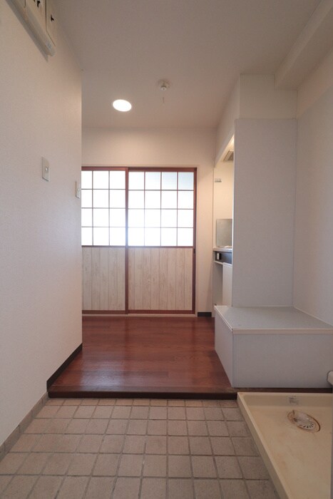 物件内観写真18　(玄関)