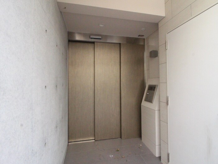 物件外観写真4　(エントランス部分)