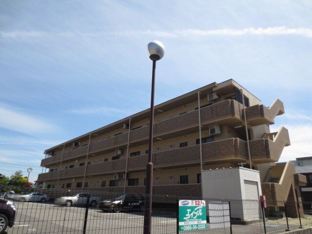 物件外観写真3　(駐車場)