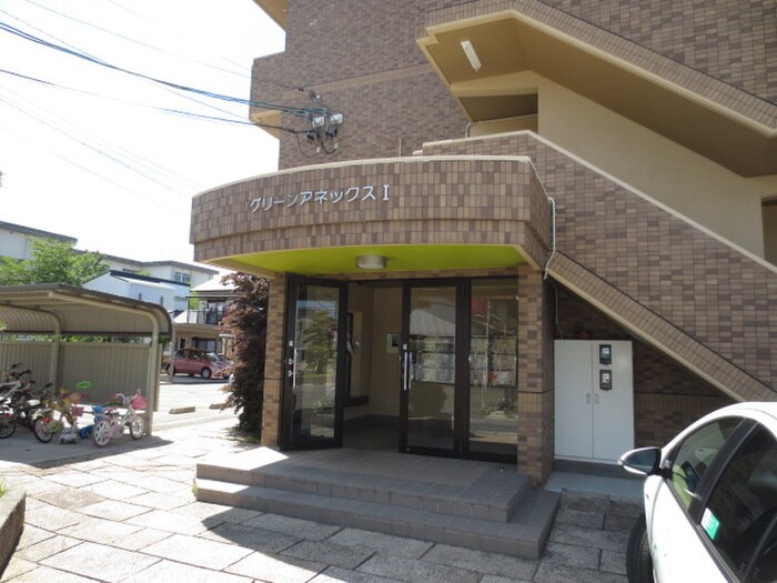 物件外観写真5　(エントランス部分)