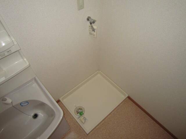 物件内観写真11　(洗濯機置場)