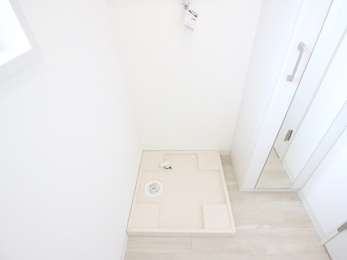 物件内観写真16　(洗濯機置場)