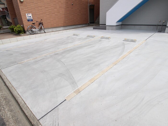 物件外観写真5　(駐車場)