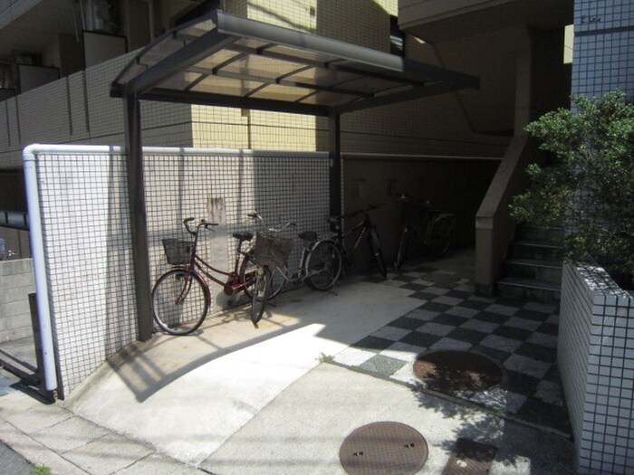 物件外観写真3　(駐輪場)