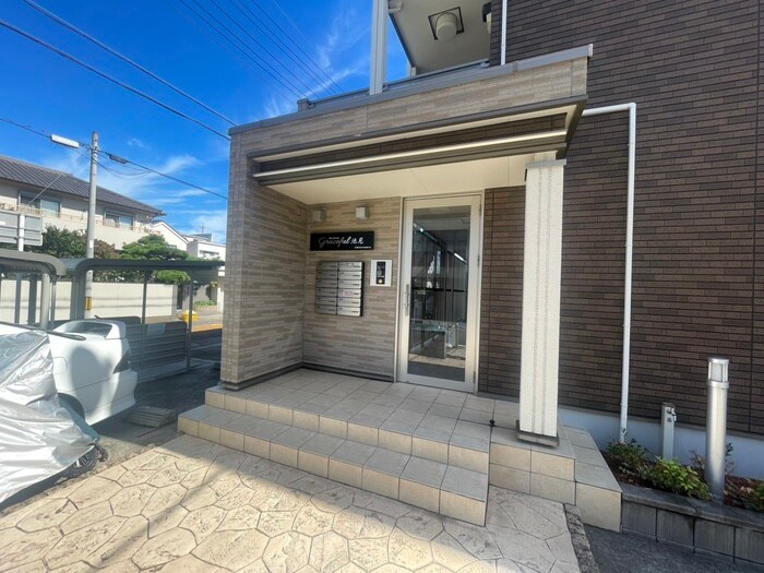 物件外観写真3　(エントランス部分)