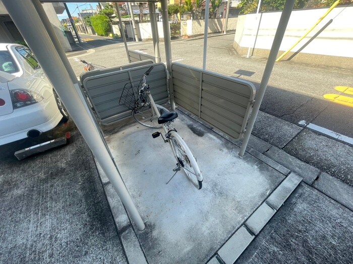 物件外観写真5　(駐輪場)