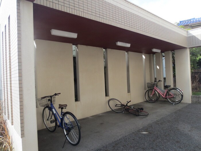 物件外観写真6　(駐輪場)
