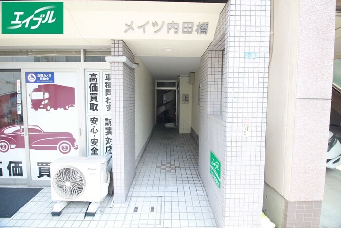 物件外観写真3　(エントランス部分)