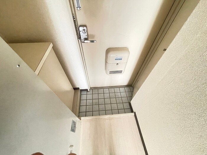物件内観写真13　(玄関)