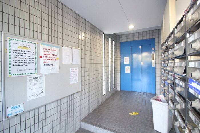 物件外観写真5　(エントランス部分)