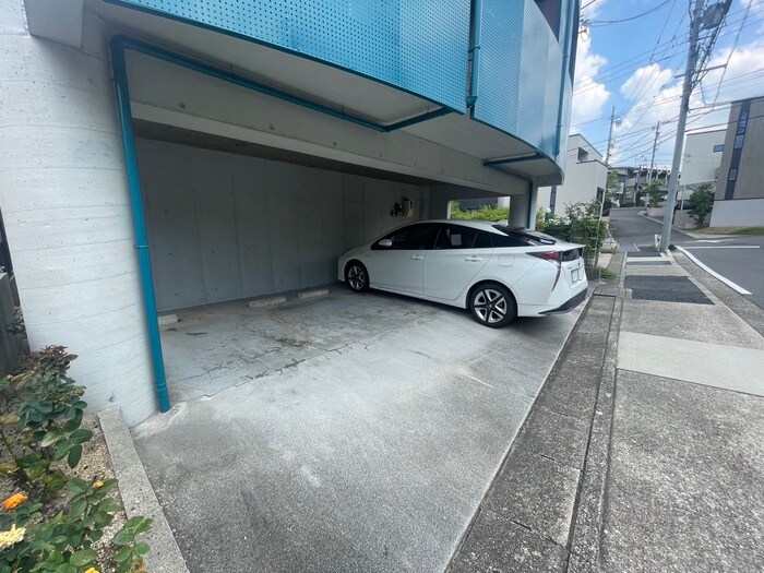 物件外観写真5　(駐車場)