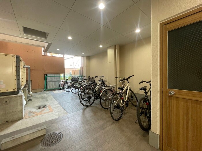 物件外観写真6　(駐輪場)