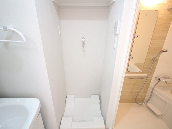 物件内観写真12　(洗濯機置場)