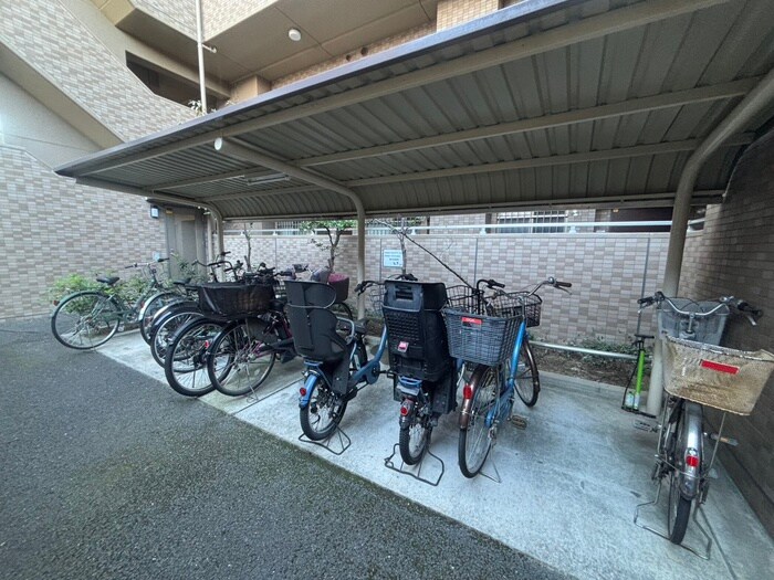 物件外観写真4　(駐輪場)