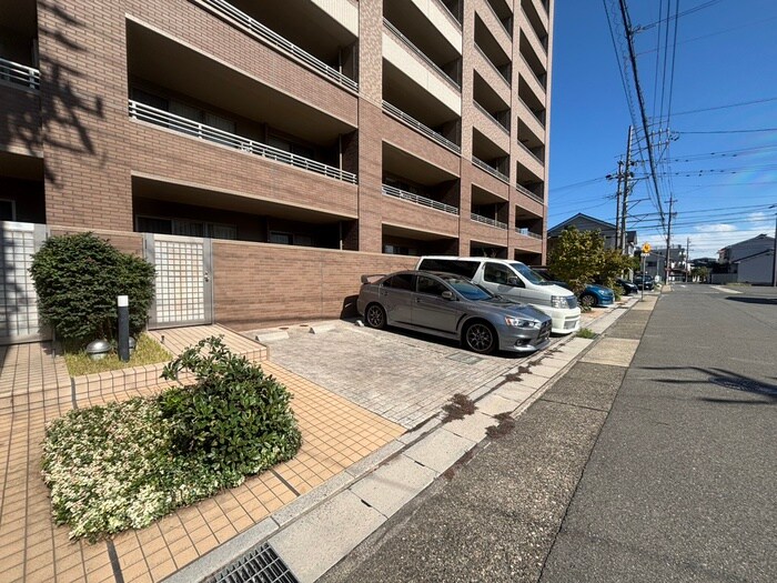 物件外観写真6　(駐車場)