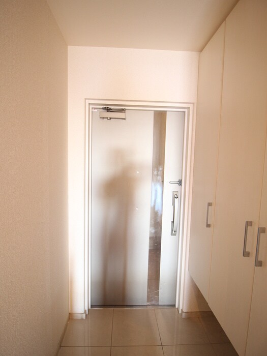 物件内観写真16　(玄関)
